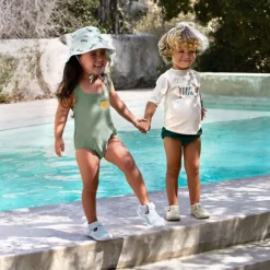 Chapeau anti-UV bébé réversible - Lassig - Camion de glace illusion bleu