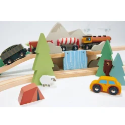 Circuit de train géant en bois - Vue sur la montagne - Tender Leaf